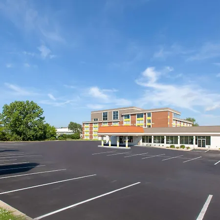 Days Inn & Suites By Wyndham Grand Rapids Near Downtown-3